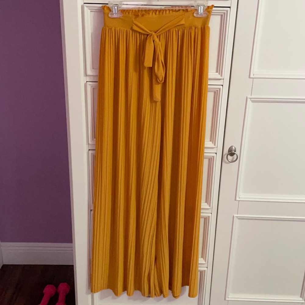 Soho Apparel pleated palazzo pants